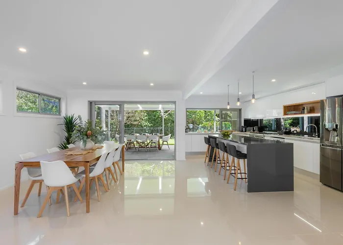Laze At Lighthouse - Family Home With Pool, Heated Pool Oct To Mar