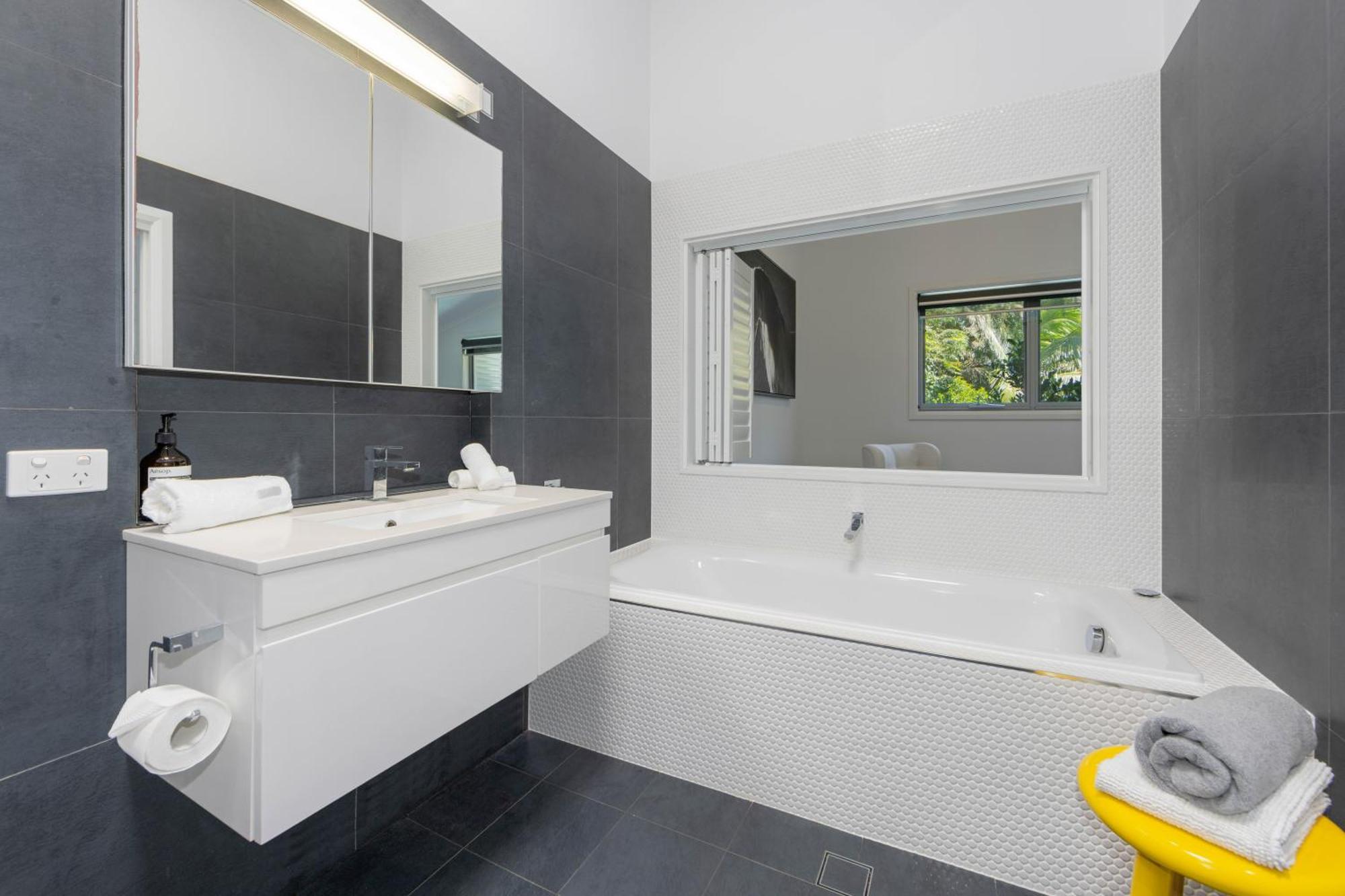 Laze At Lighthouse - Family With Pool, Heated Pool Oct To Mar *