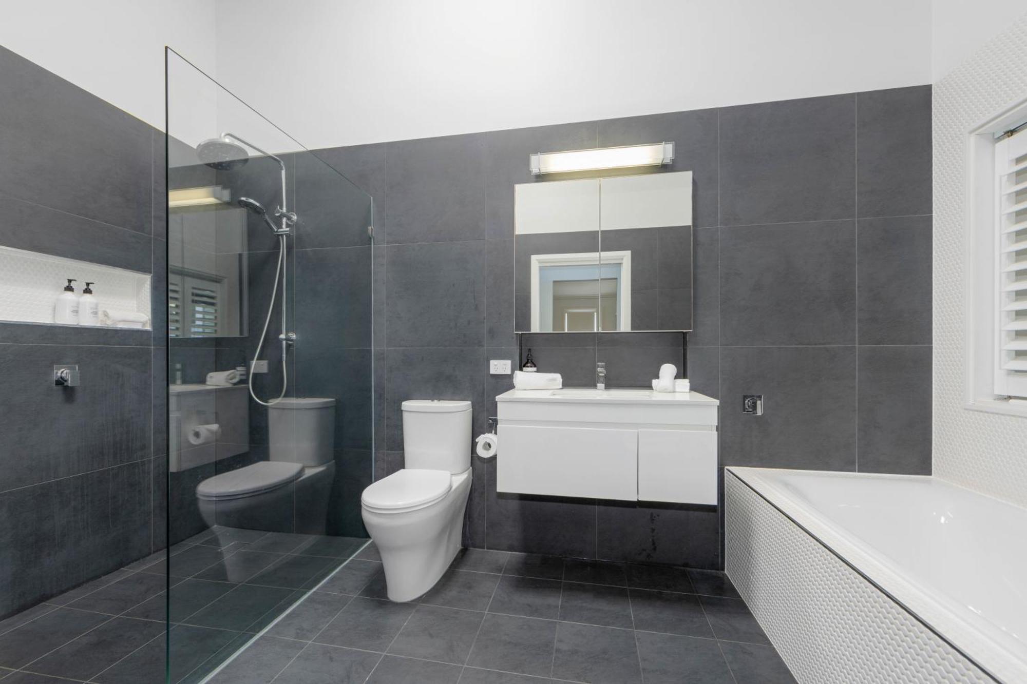 Laze At Lighthouse - Family With Pool, Heated Pool Oct To Mar Holiday home